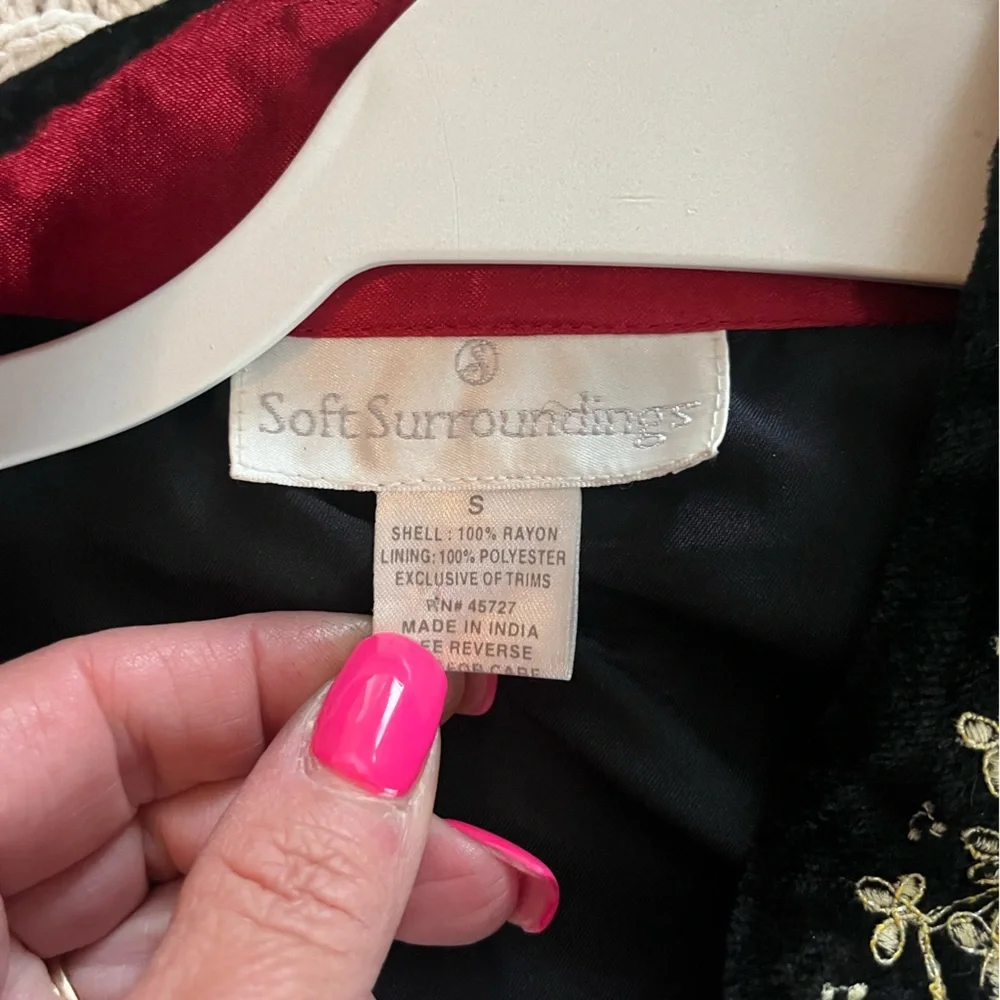 Soft surroundings Elegant Black and Gold Women's Jacket Size Small Runs Large - Picture 2 of 16